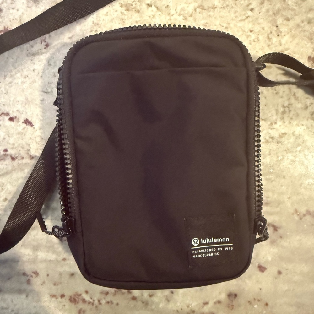 lululemon athletica cross body bag
